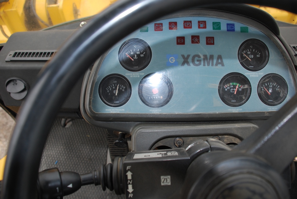 Фронтальный погрузчик XGMA XG962L